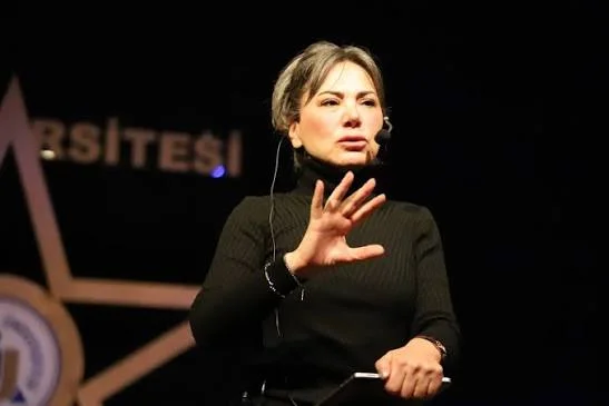 Doç. Dr. Zeynep Tekkuş Set — online psikolog